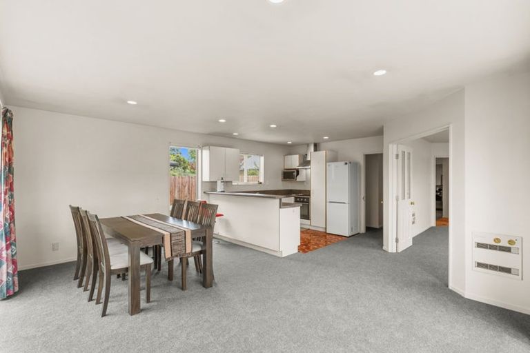 Photo of property in 4 Rosefield Lane, Northcote, Christchurch, 8052