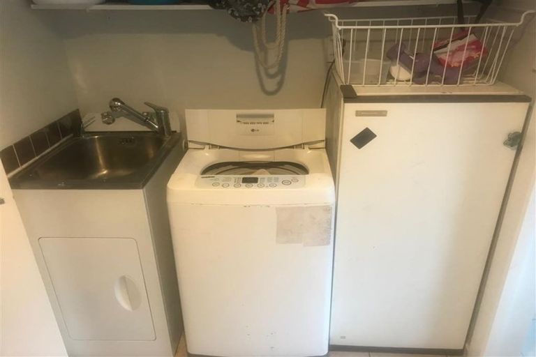 Photo of property in 98 Reynella Drive, Massey, Auckland, 0614