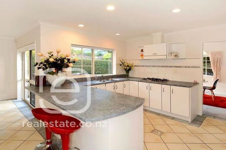 Photo of property in 8 Helen Ryburn Place, Torbay, Auckland, 0630