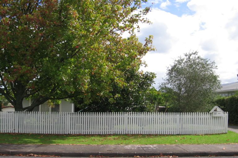 Photo of property in 17 Kirrie Avenue, Te Atatu South, Auckland, 0610