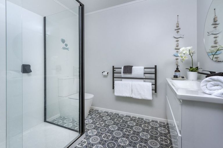 Photo of property in 15 Moore Street, Hillcrest, Auckland, 0627