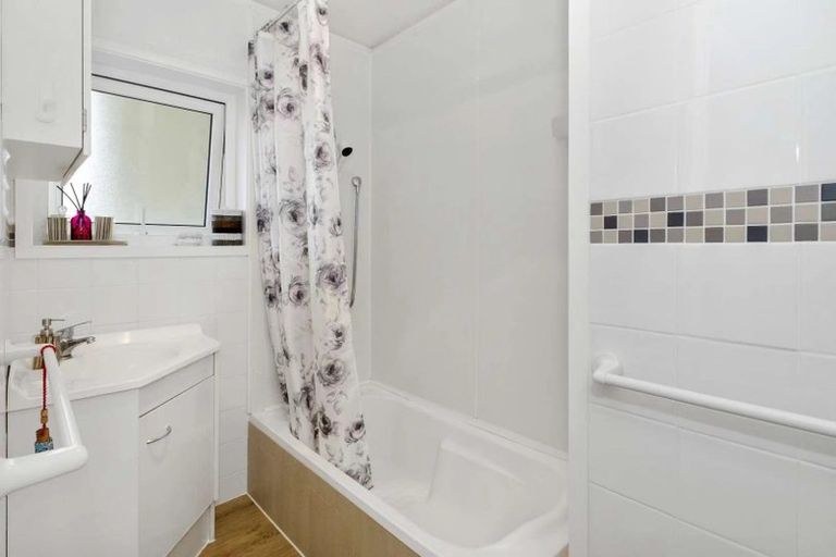 Photo of property in 1/25 Wycherley Drive, Bucklands Beach, Auckland, 2014