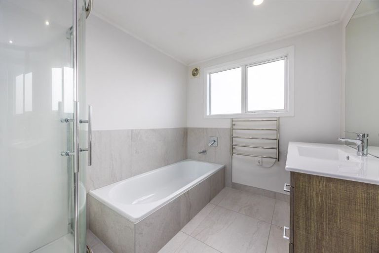Photo of property in 74 Queen Street, Northcote Point, Auckland, 0627