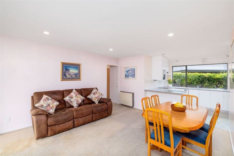 Photo of property in 81 Apsley Drive, Avonhead, Christchurch, 8042