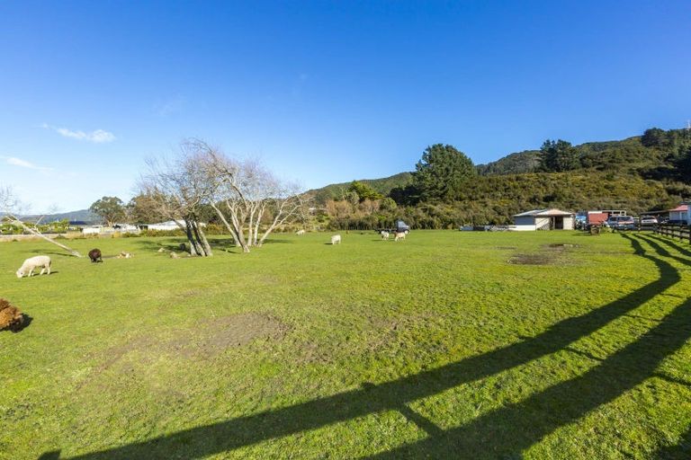 Photo of property in 147 Upper Fitzherbert Road, Wainuiomata, 5373