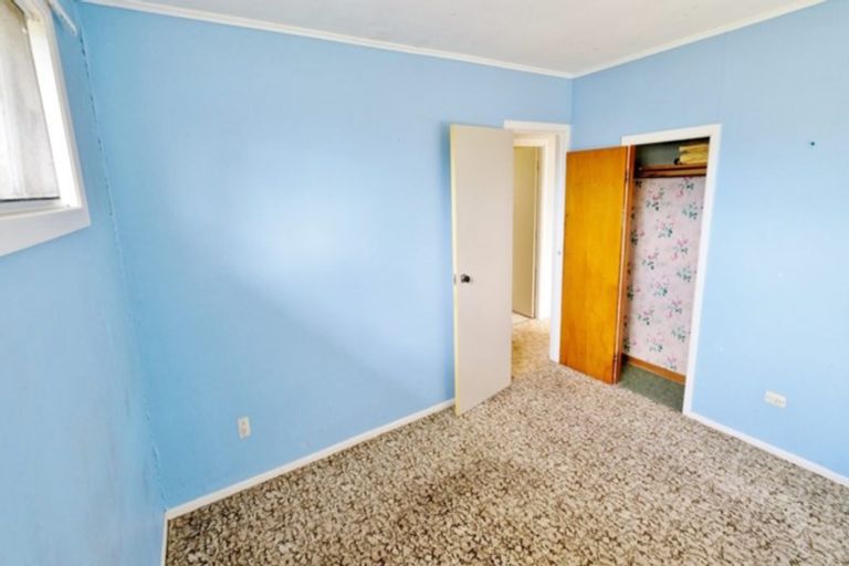 Photo of property in 26 Kirrie Avenue, Te Atatu South, Auckland, 0610