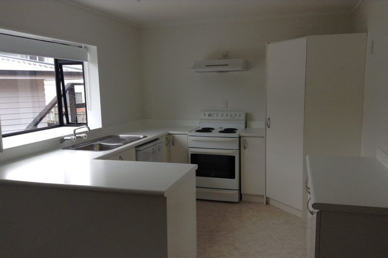 Photo of property in 2/5 Seine Road, Forrest Hill, Auckland, 0620