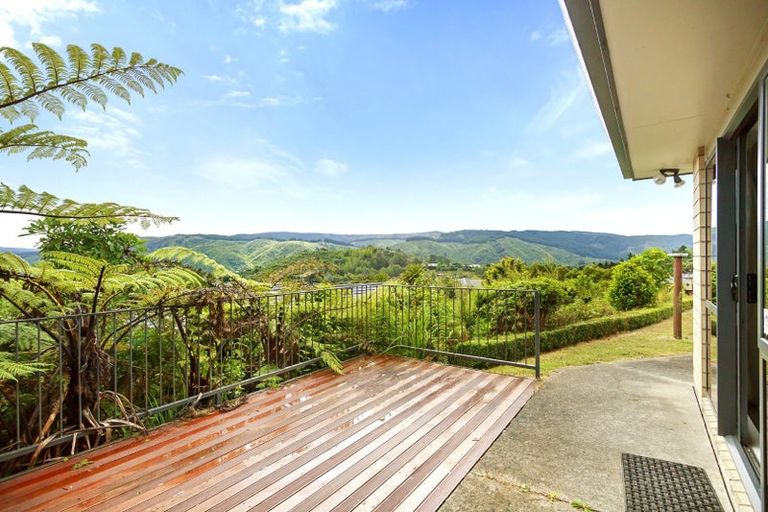 Photo of property in 32 Mount Marua Drive, Timberlea, Upper Hutt, 5018