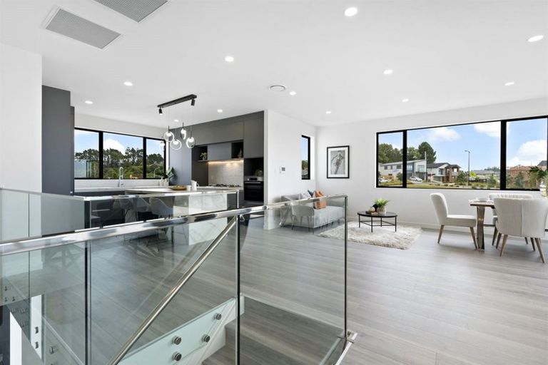 Photo of property in 36 Sunnyheights Road, Orewa, 0931