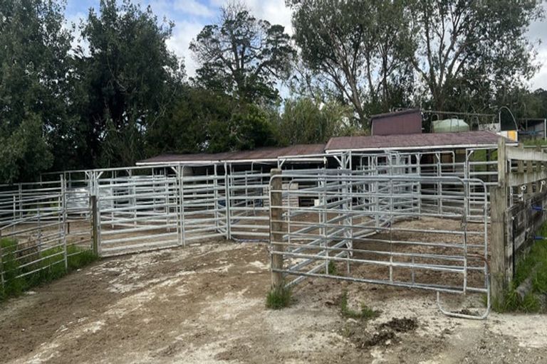 Photo of property in 492 Wairere Road, Paparoa, 0571