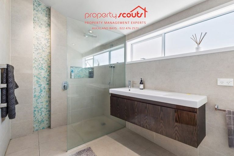 Photo of property in 2/139 Shakespeare Road, Milford, Auckland, 0620