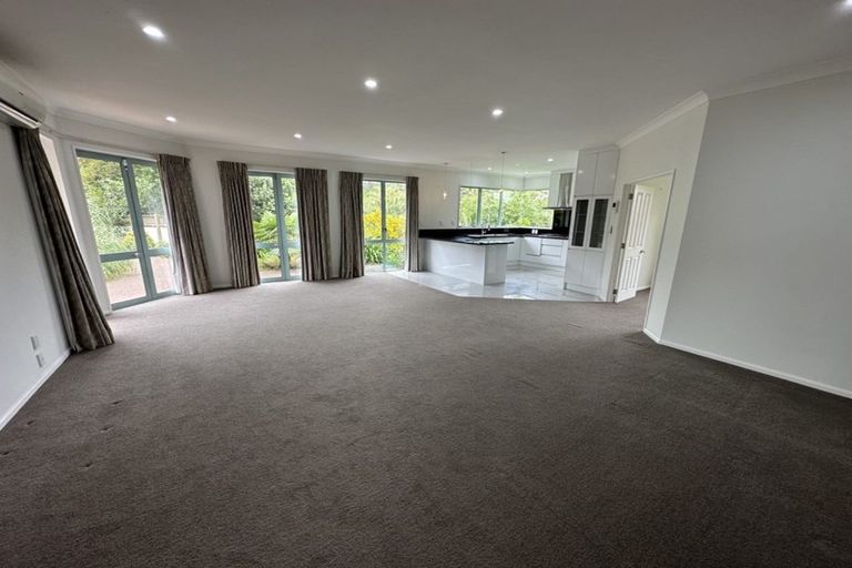 Photo of property in 21 Polo Prince Drive, Totara Park, Manurewa, 2576