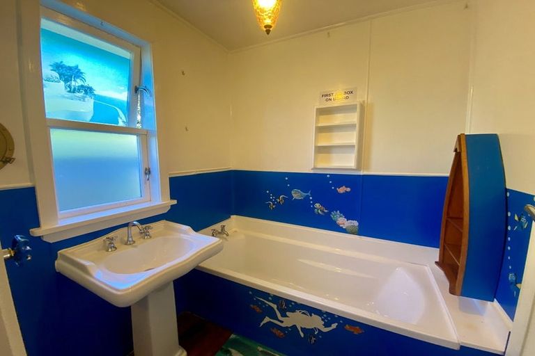 Photo of property in 6 Angle Street, Picton, 7220