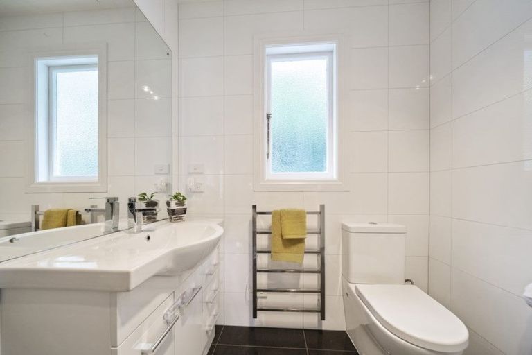 Photo of property in 388a Saint Aubyn Street, Moturoa, New Plymouth, 4310