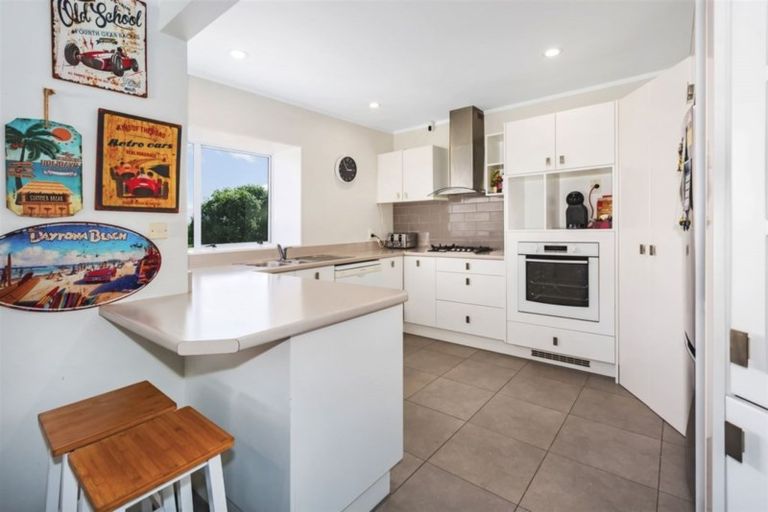 Photo of property in 2 Saint Ives Drive, Camborne, Porirua, 5026