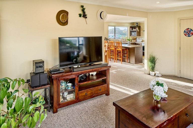 Photo of property in 9 Milford Street, Aotea, Porirua, 5024