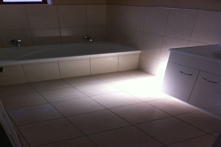 Photo of property in 63c Redoubt Road, Goodwood Heights, Auckland, 2105