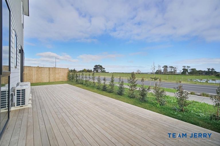 Photo of property in 1 Korowhiti Road, Clarks Beach, 2122