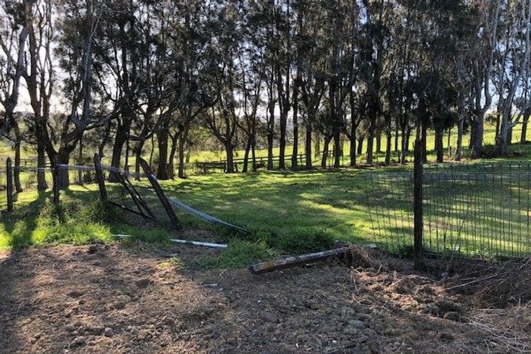 Photo of property in 104 Cemetery Road, Wainui, Silverdale, 0992