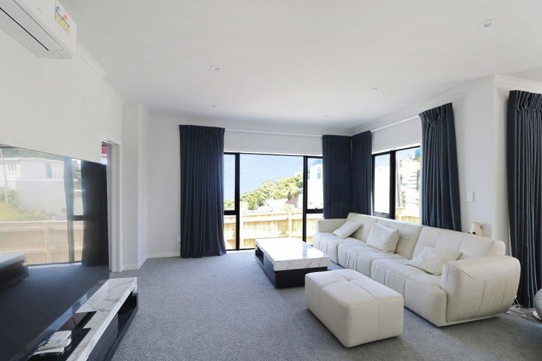 Photo of property in 46 Domett Street, Newlands, Wellington, 6037