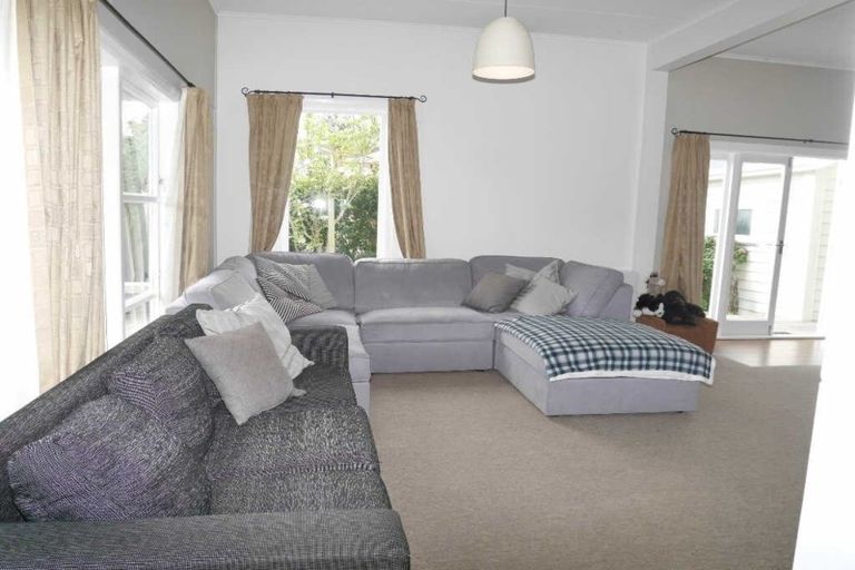 Photo of property in 92 Winara Avenue, Waikanae, 5036