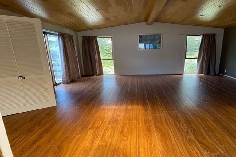 Photo of property in 1/13 Saddleback Rise, Murrays Bay, Auckland, 0630