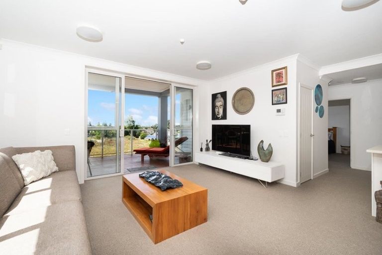 Photo of property in 84 Rewa Rewa Lane, Orewa, 0931