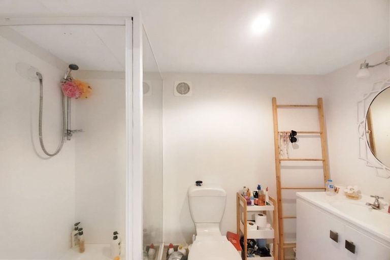 Photo of property in 1/802 East Coast Road, Oteha, Auckland, 0630