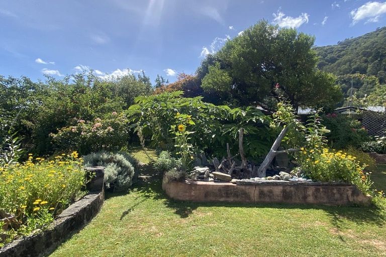 Photo of property in 7 Canterbury Street, Picton, 7220