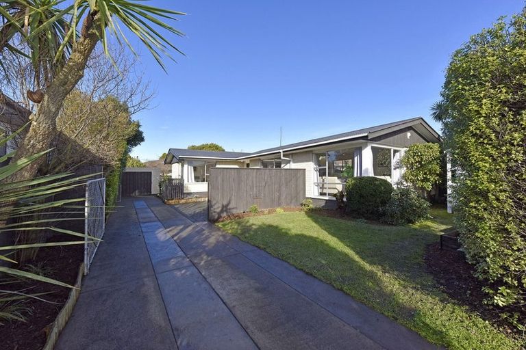 Photo of property in 32 Charnwood Crescent, Bishopdale, Christchurch, 8051