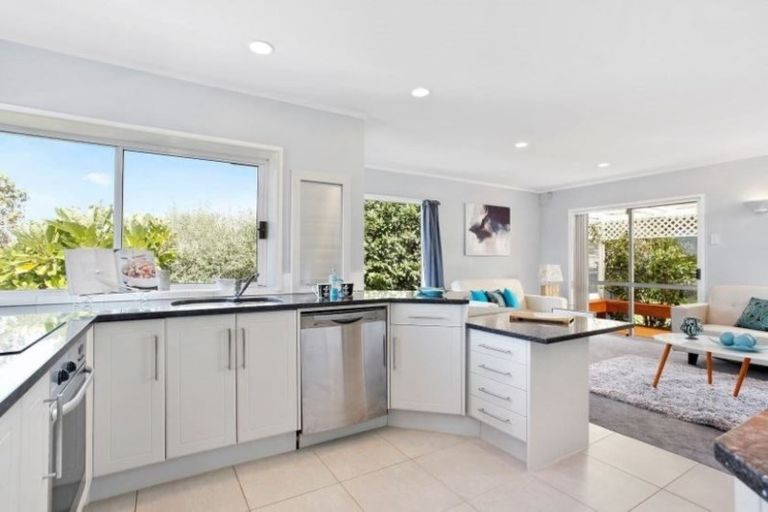 Photo of property in 2/70 Churchill Road, Murrays Bay, Auckland, 0630