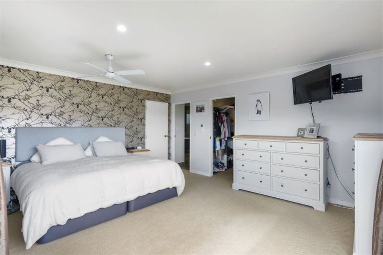 Photo of property in 16 Renlee Place, Shelly Park, Auckland, 2014