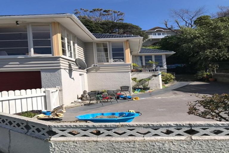 Photo of property in 24 Severn Street, Island Bay, Wellington, 6023