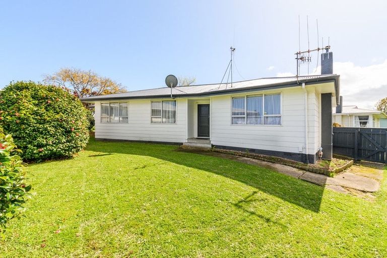 Photo of property in 92 Apollo Parade, Milson, Palmerston North, 4414