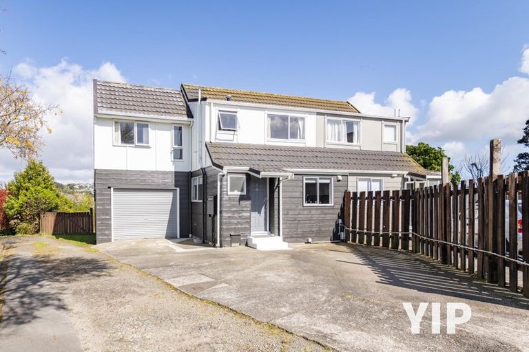 Photo of property in 2/25 Kingsbridge Place, Newlands, Wellington, 6037