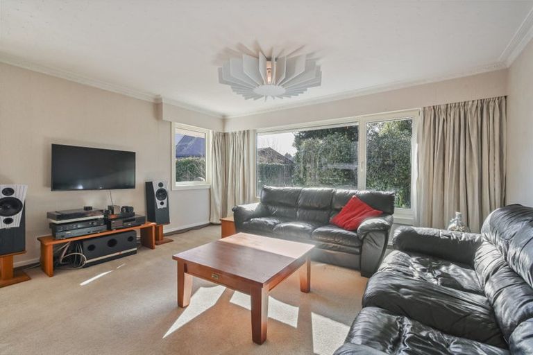 Photo of property in 16 Stormont Place, Avonhead, Christchurch, 8042