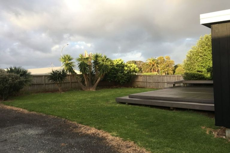 Photo of property in 27 Crispe Road, Clarks Beach, 2122