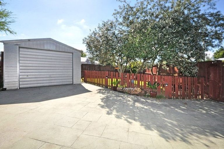 Photo of property in 151a Bruce Mclaren Road, Henderson, Auckland, 0612