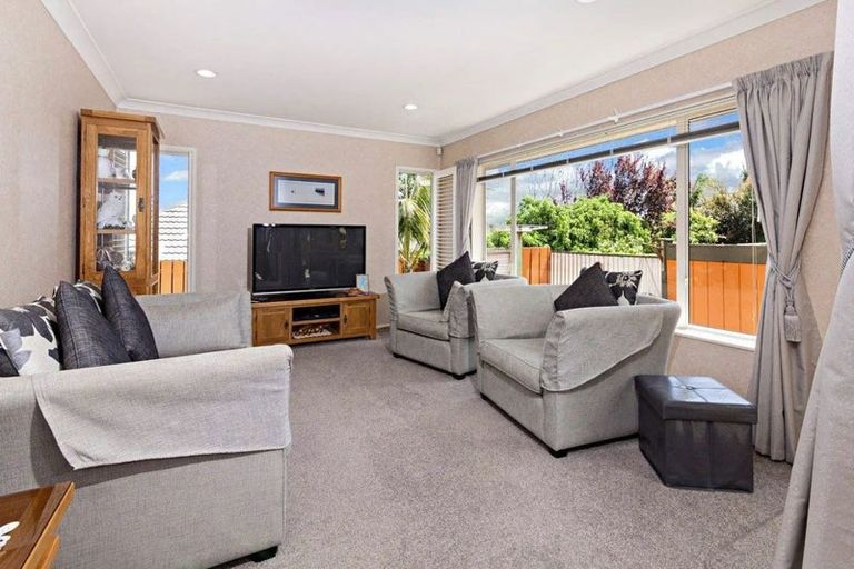 Photo of property in 3a Somerville Road, Shelly Park, Auckland, 2014