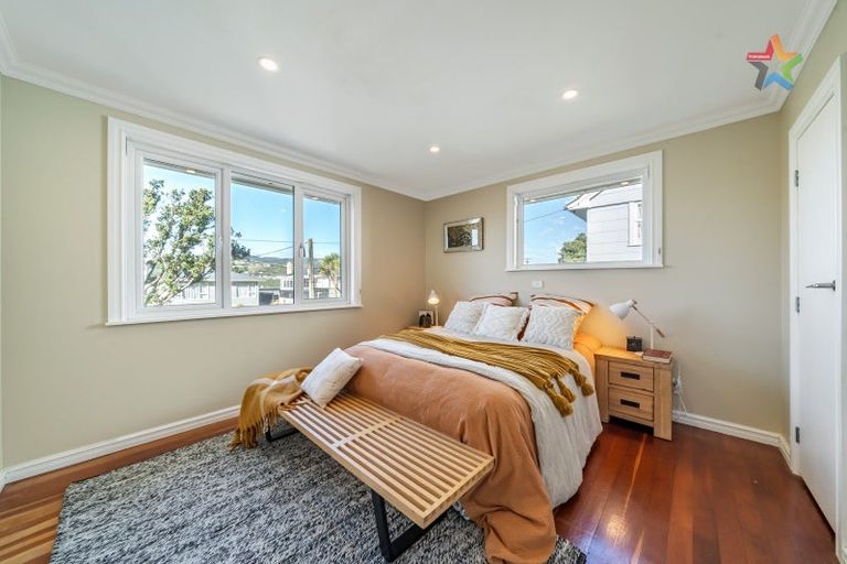 Photo of property in 21 Franklyn Road, Tawa, Wellington, 5028