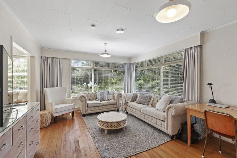 Photo of property in 28 Oak Avenue, Paremata, Porirua, 5024