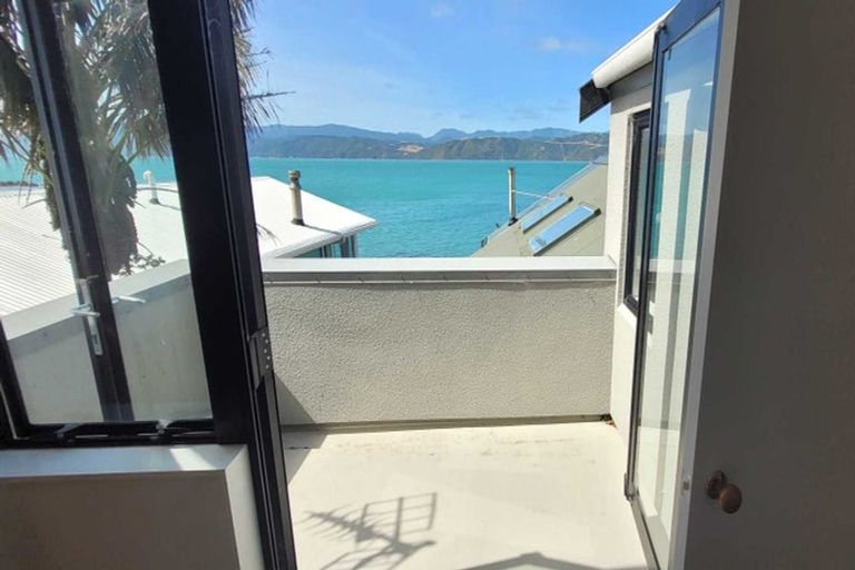 Photo of property in 287 Karaka Bay Road, Karaka Bays, Wellington, 6022