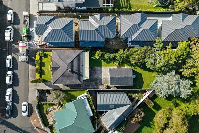 Photo of property in 1 Manor Place, Point Chevalier, Auckland, 1022