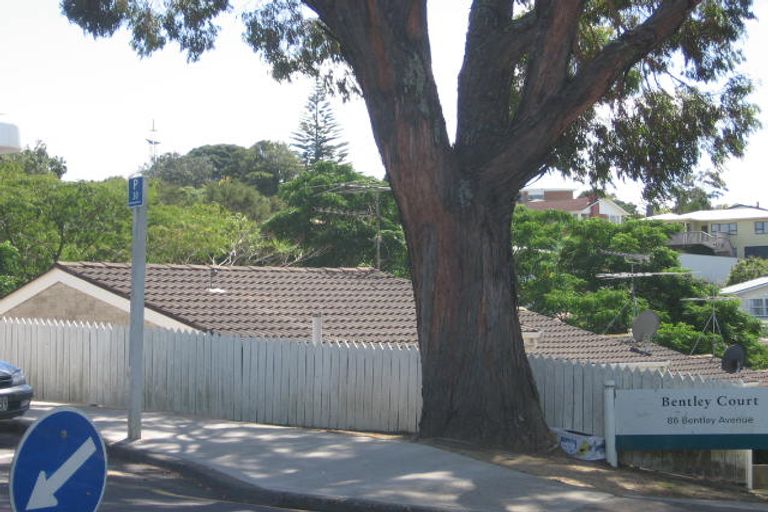 Photo of property in Bentley Court, 86 Bentley Avenue, Glenfield, Auckland, 0629