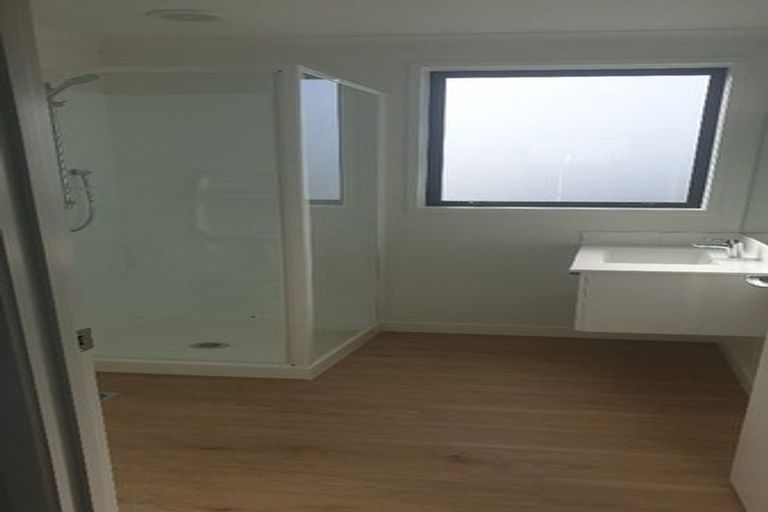 Photo of property in 7/5 Peachgrove Road, Te Atatu Peninsula, Auckland, 0610