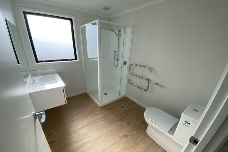 Photo of property in 6/5 Peachgrove Road, Te Atatu Peninsula, Auckland, 0610