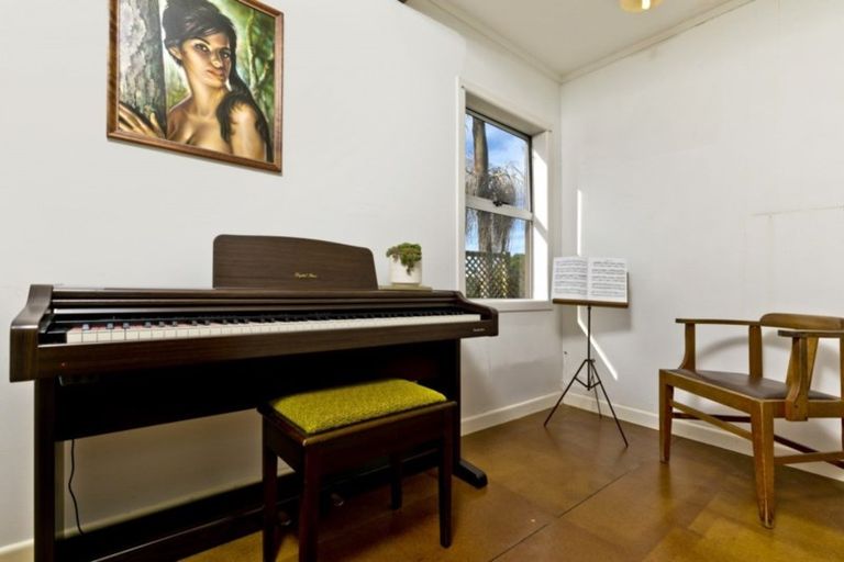 Photo of property in 53 Ngataringa Road, Devonport, Auckland, 0624