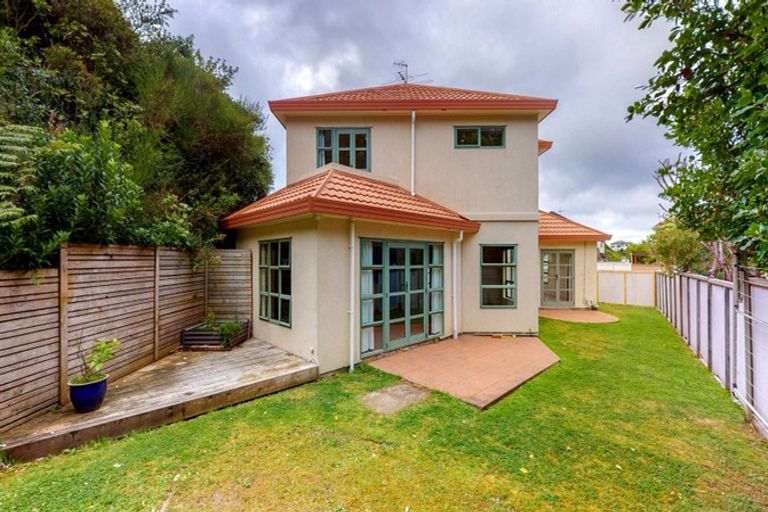 Photo of property in 8 Waterhouse Drive, Brooklyn, Wellington, 6021