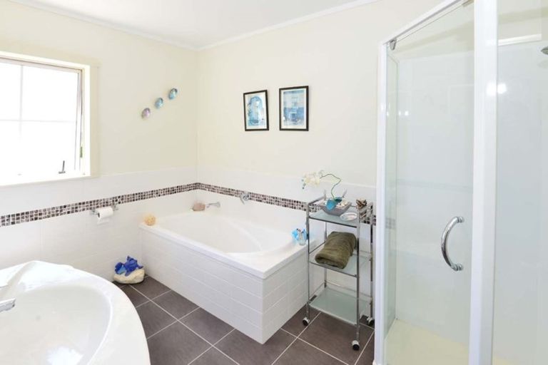 Photo of property in 135c Hutchinson Road, Helensville, 0875