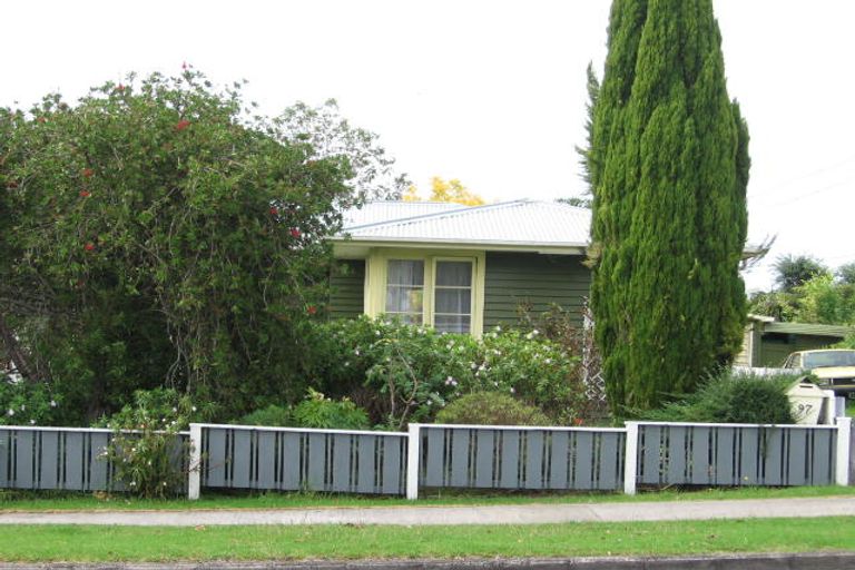 Photo of property in 97 Flanshaw Road, Te Atatu South, Auckland, 0610